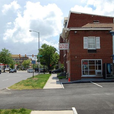 Towne Motel อเล็กซานเดรีย ภายนอก รูปภาพ