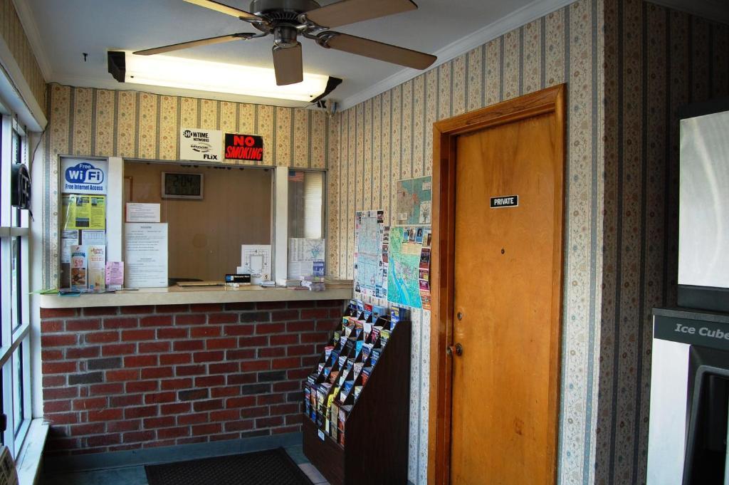 Towne Motel อเล็กซานเดรีย ภายนอก รูปภาพ