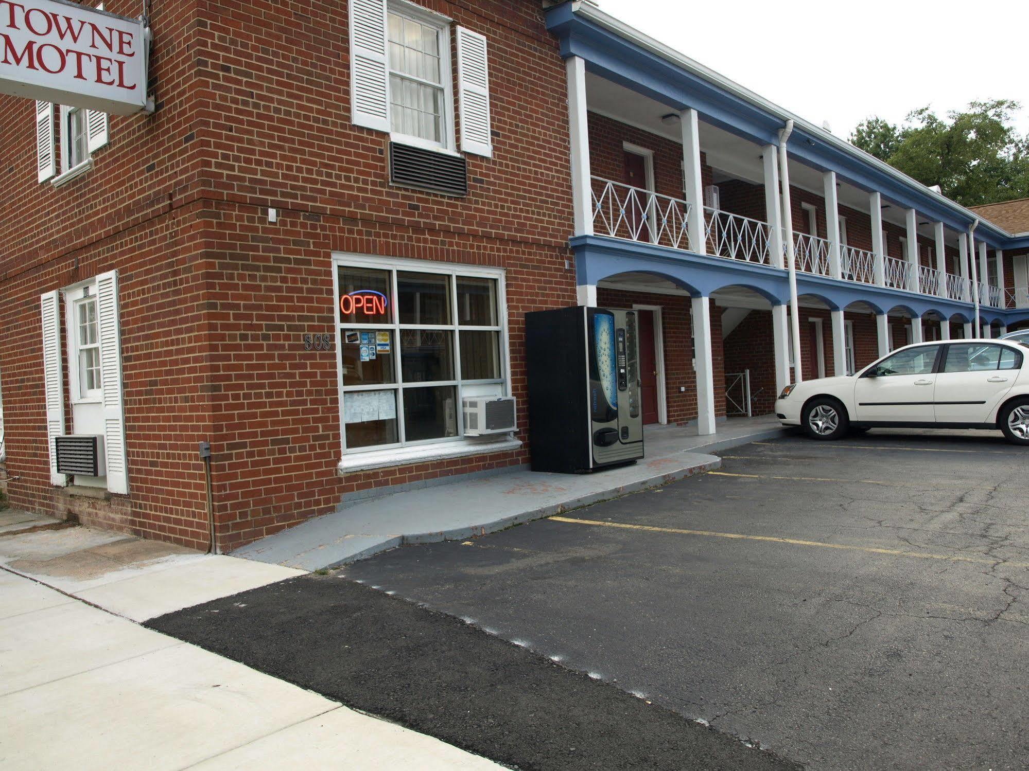 Towne Motel อเล็กซานเดรีย ภายนอก รูปภาพ